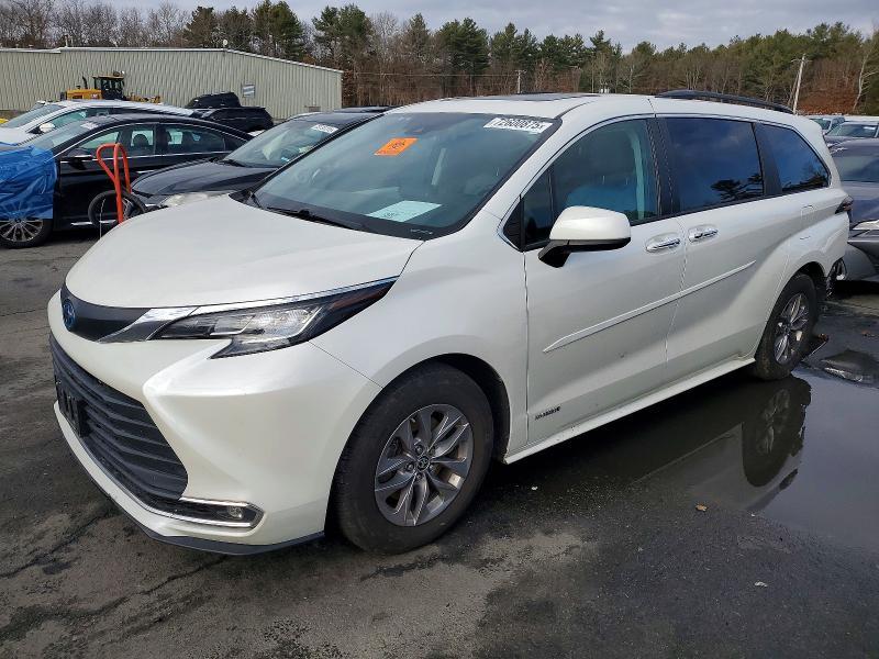 2021 Toyota Sienna xle