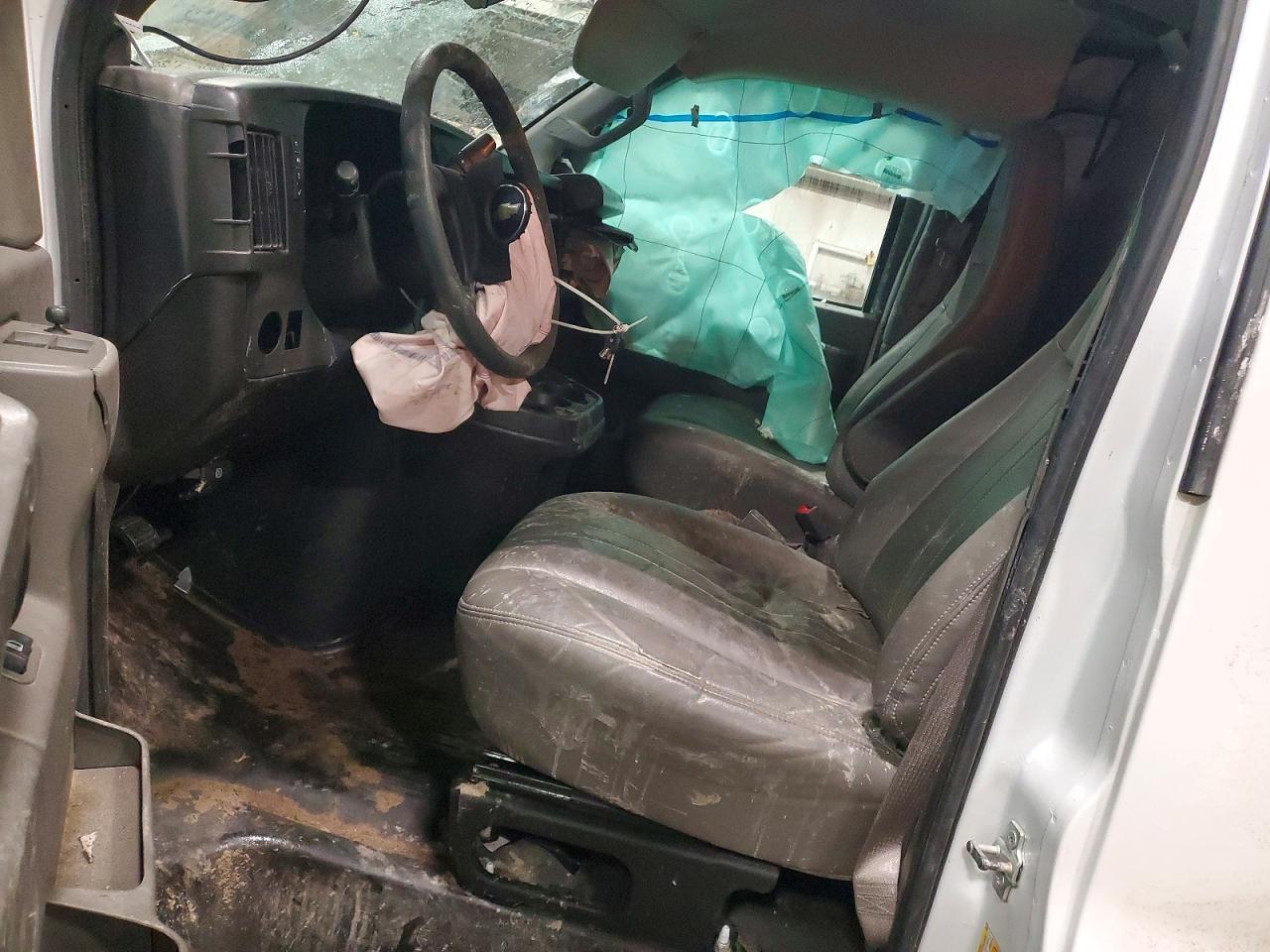 2024 Chevrolet Express G2500