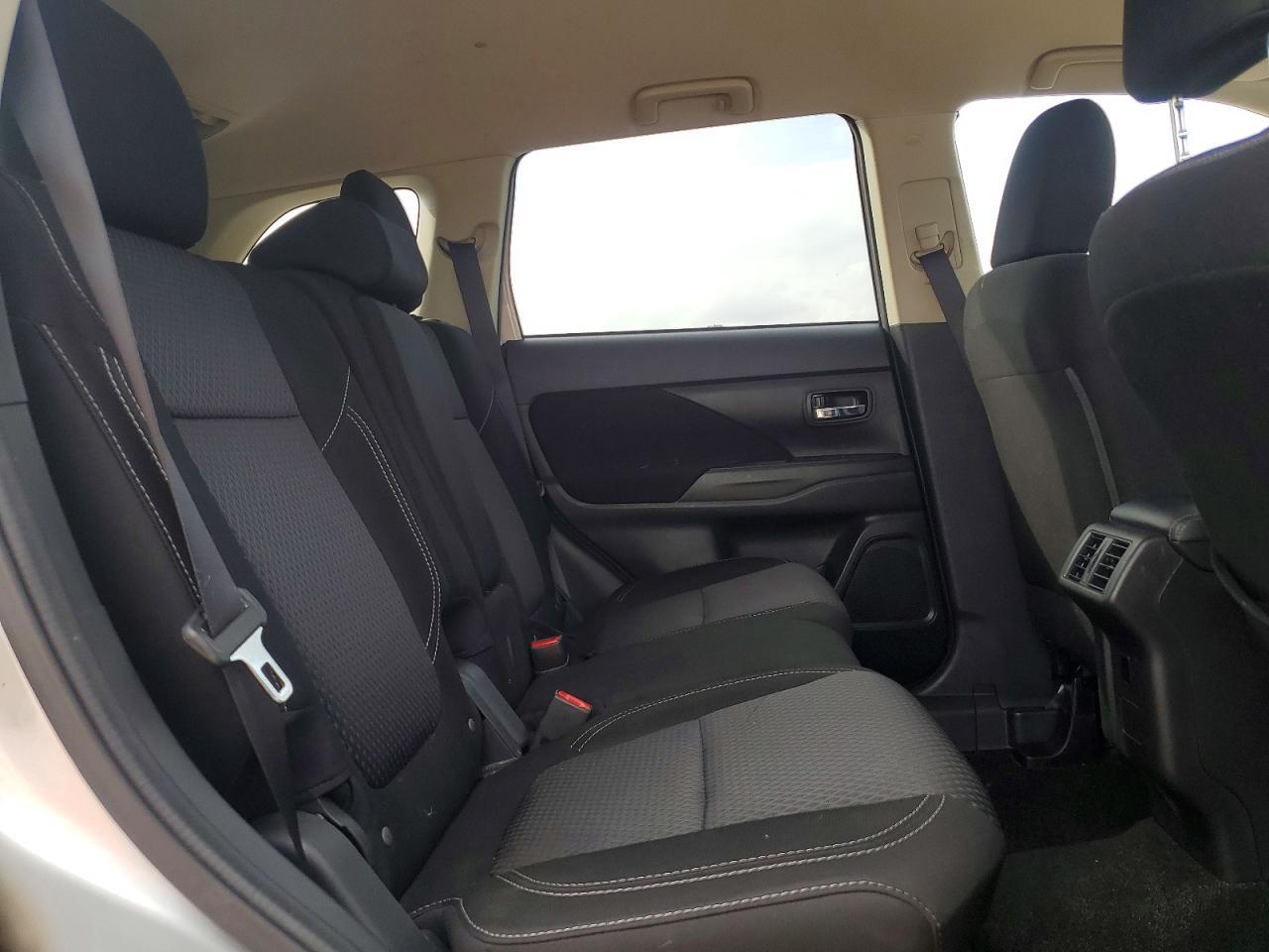 2020 Mitsubishi Outlander es