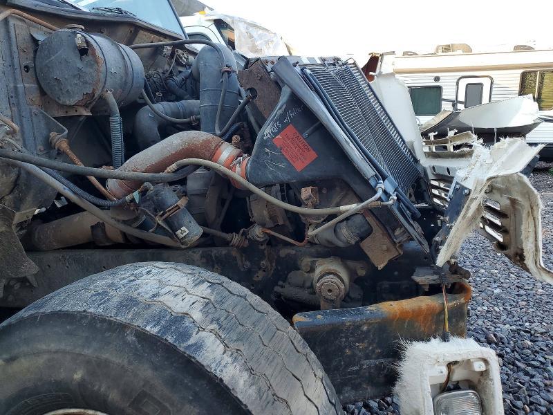 2001 International F-2574 Feed Mixer Truck