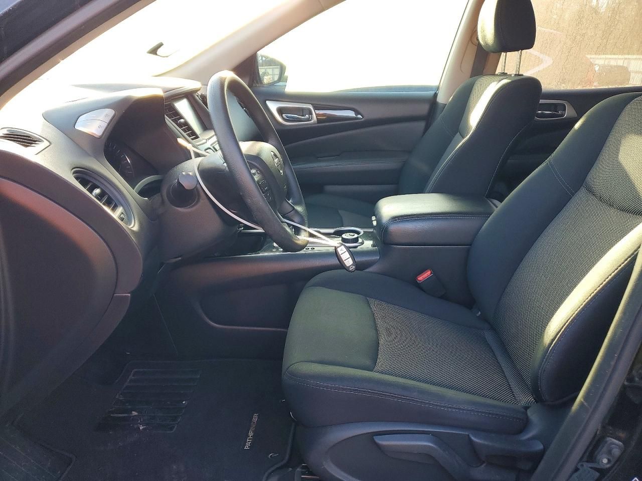 2019 Nissan Pathfinder s