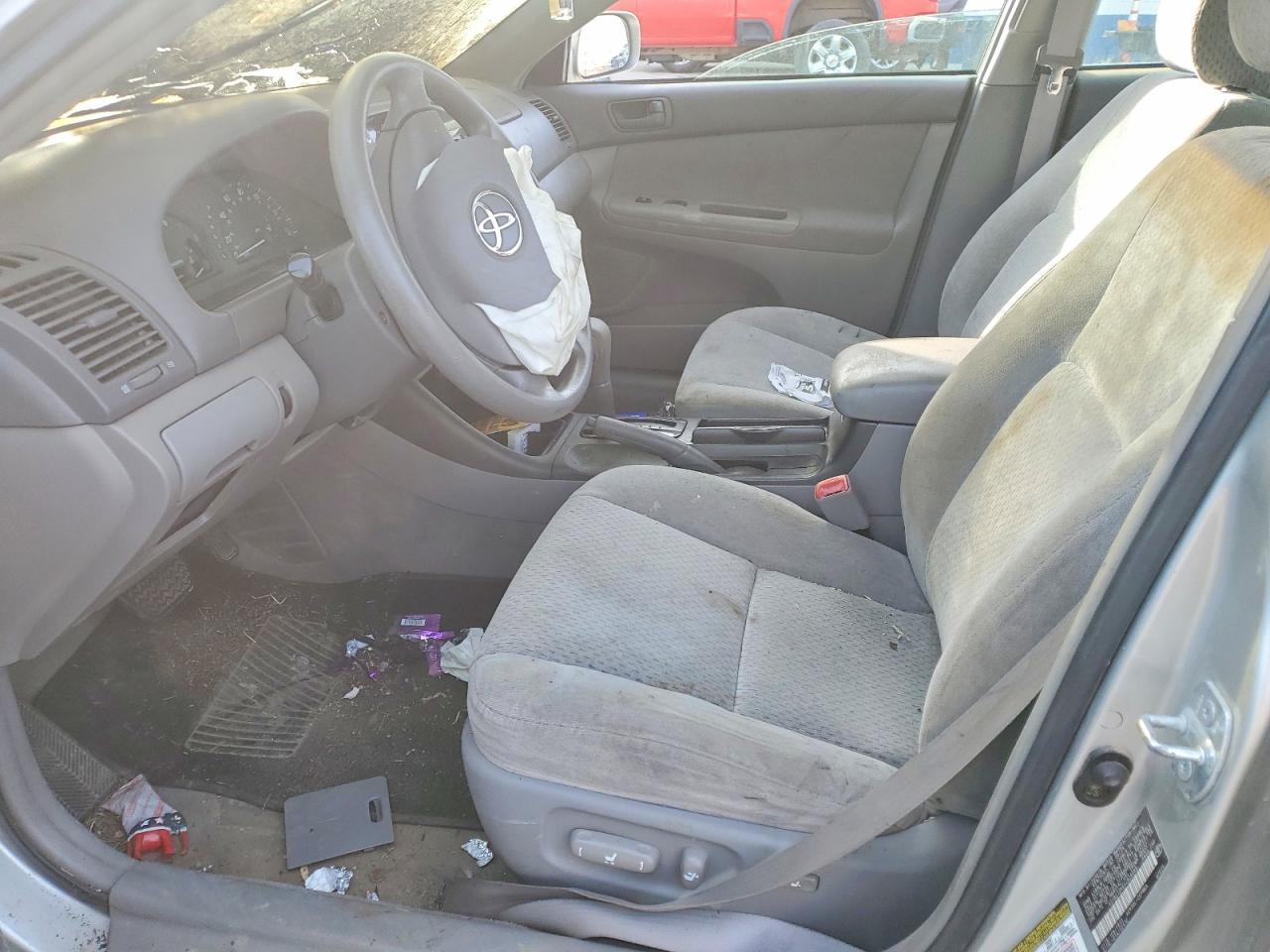 2004 Toyota Camry le