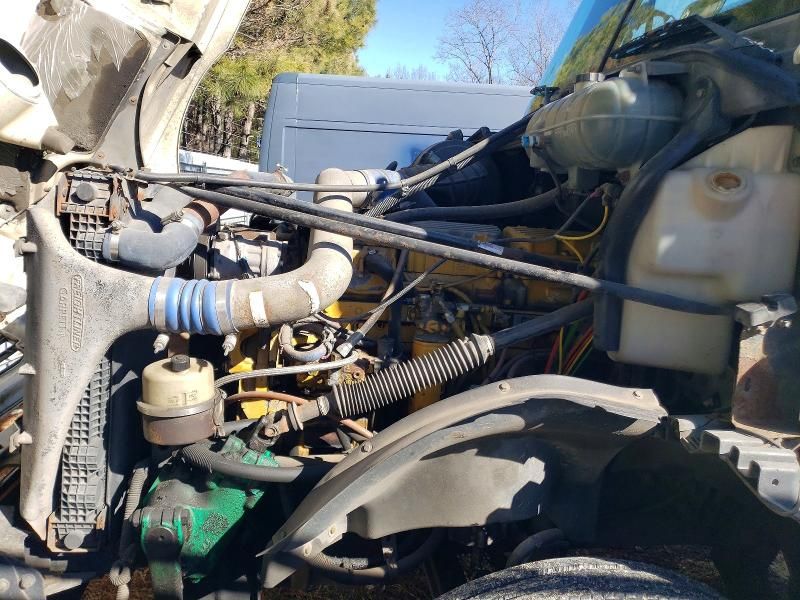 2004 Freightliner Columbia 120 Semi Truck