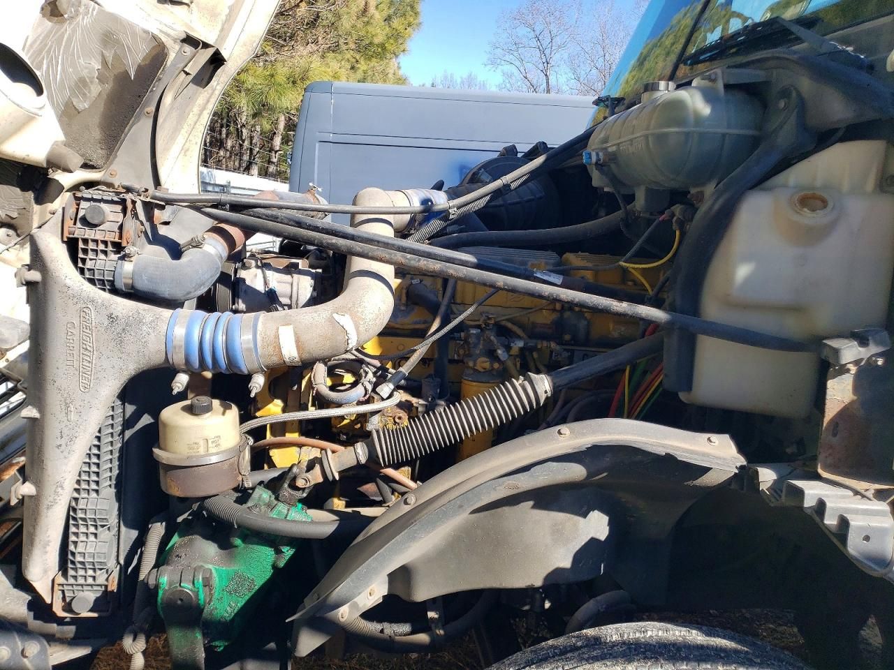 2004 Freightliner Columbia 120 Semi Truck