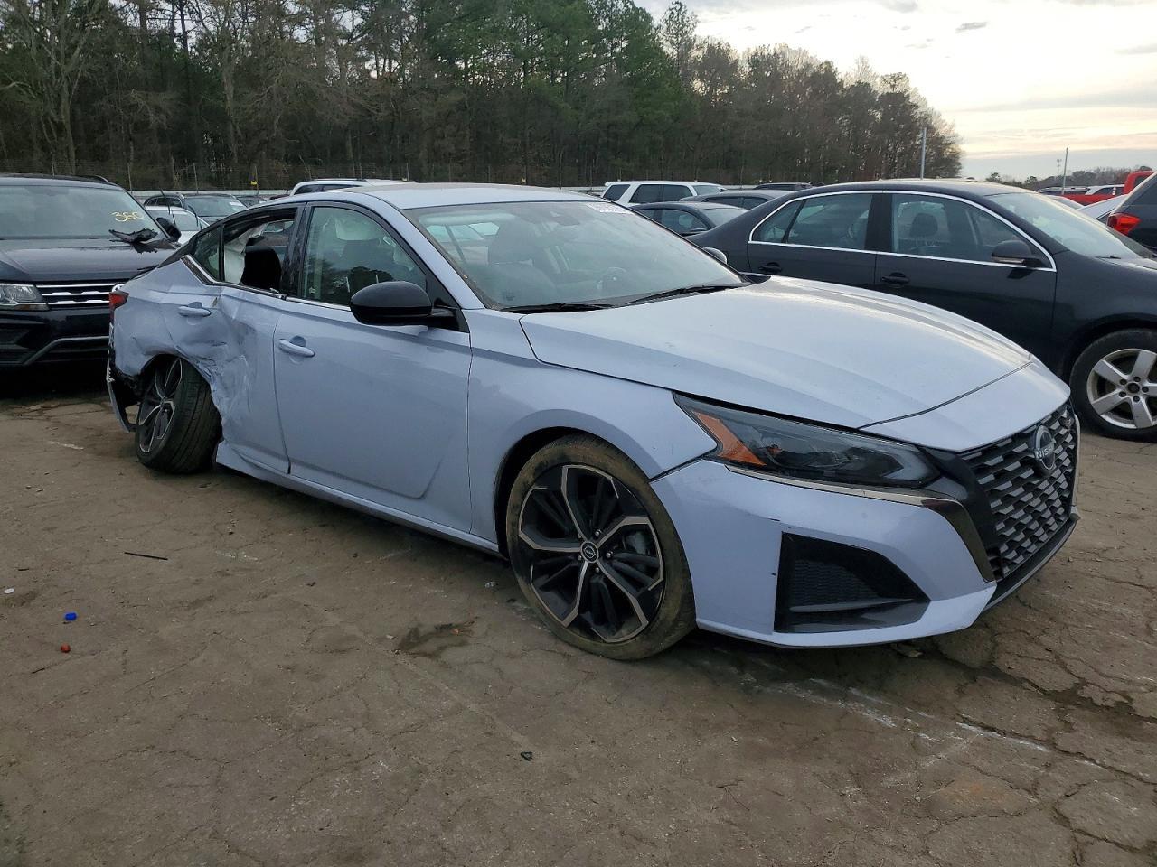 2024 Nissan Altima sr