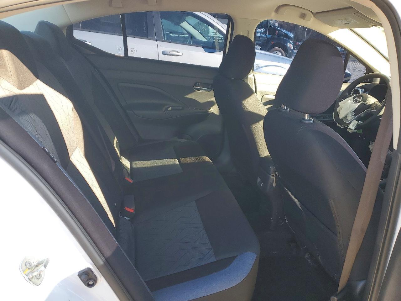 2025 Nissan Versa sv
