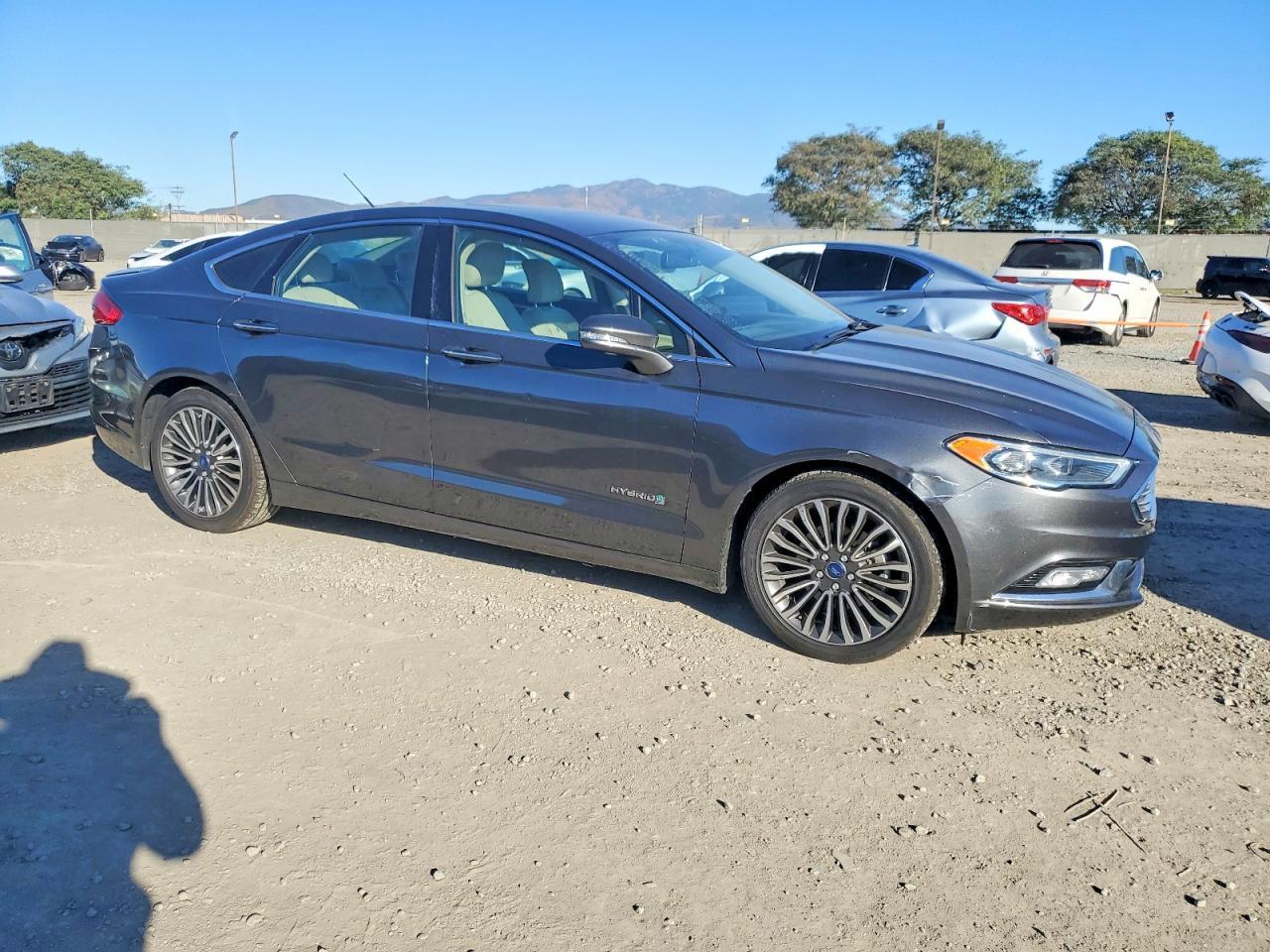 2018 Ford Fusion Titanium/platinum hev