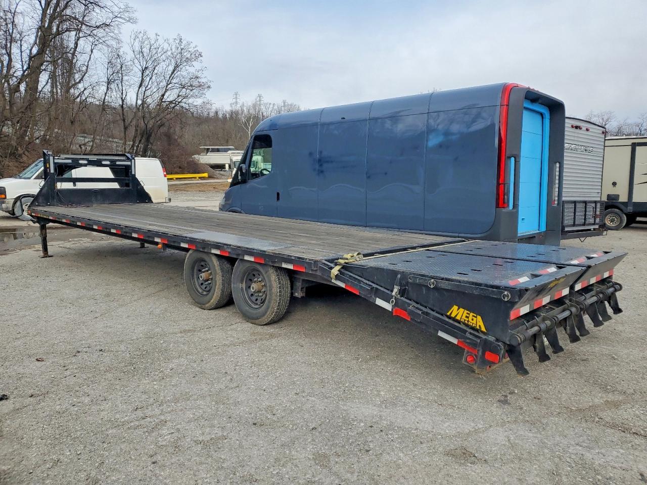 2025 Big Tex 14GN-30D5A-MRBK Equipment Trailer