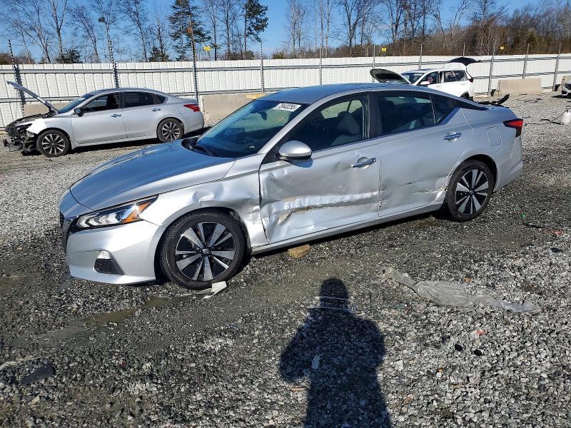 2022 Nissan Altima 2.5 sv