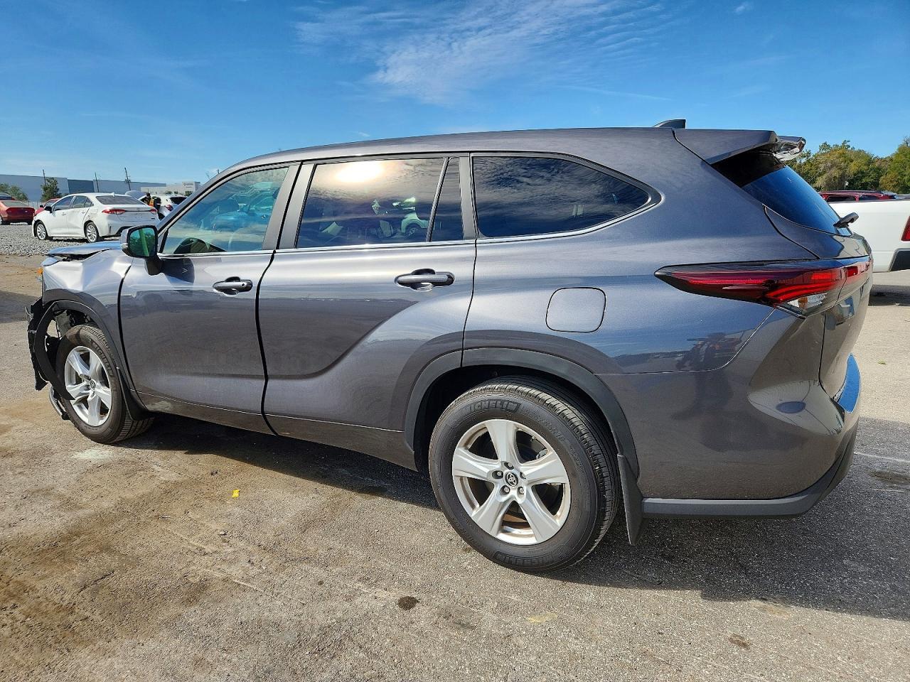 2025 Toyota Highlander le