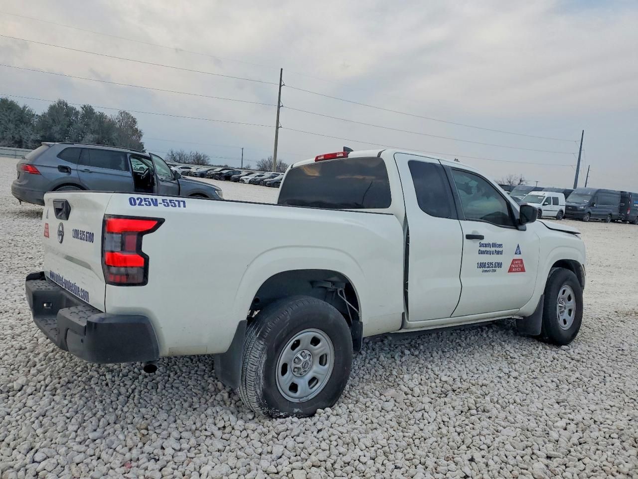 2025 Nissan Frontier s