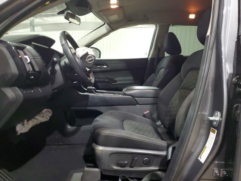 2022 Nissan Pathfinder sv