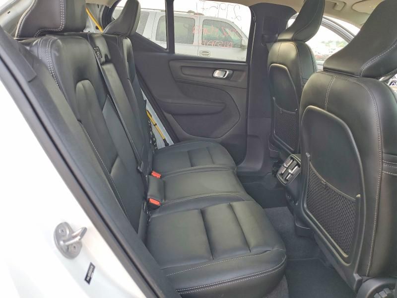 2024 Volvo Xc40 Core