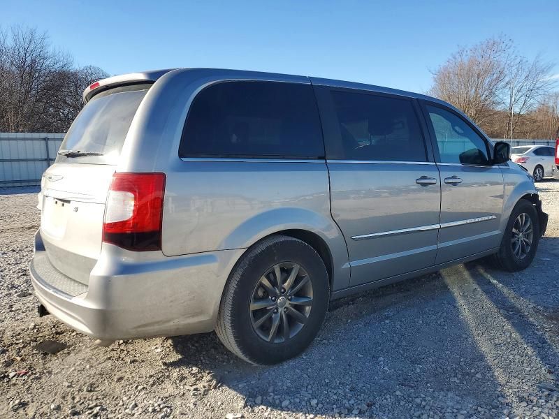 2015 Chrysler Town & Country s