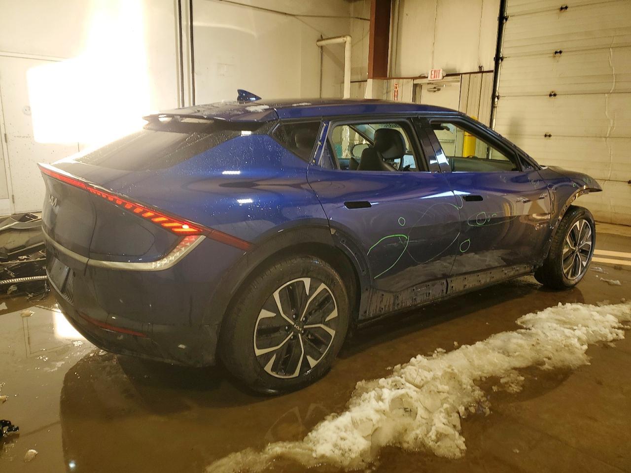 2023 KIA EV6 Wind