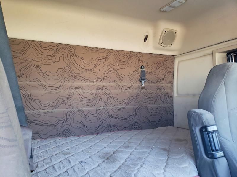 2016 Volvo VNL Semi Truck