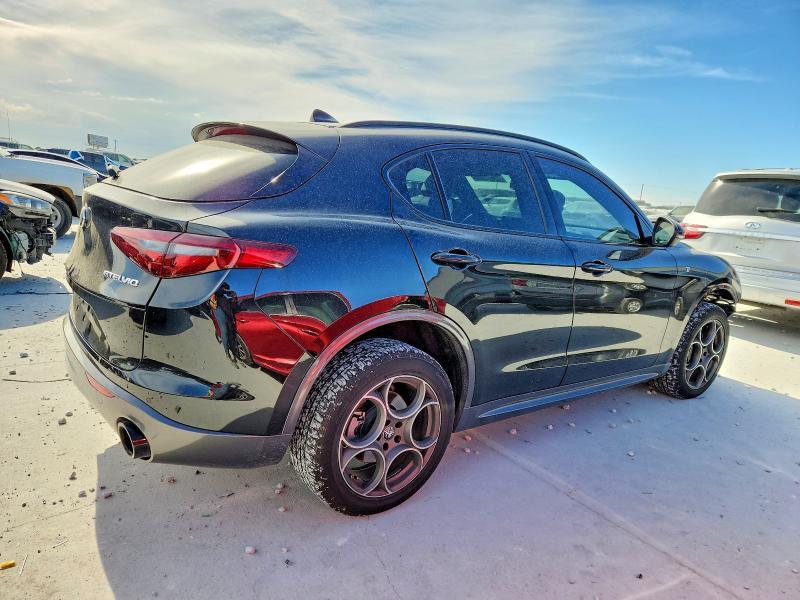 2022 Alfa Romeo Stelvio ti