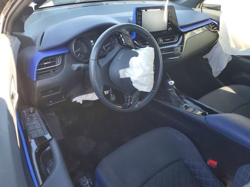 2022 Toyota C-hr xle