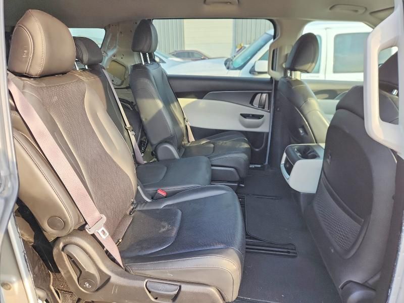 2022 KIA Carnival lx