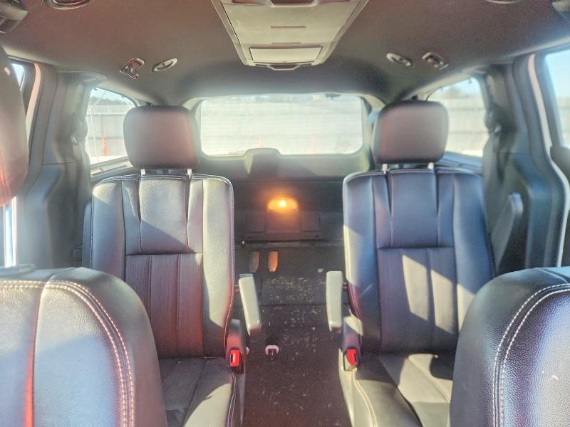 2015 Chrysler Town & Country s