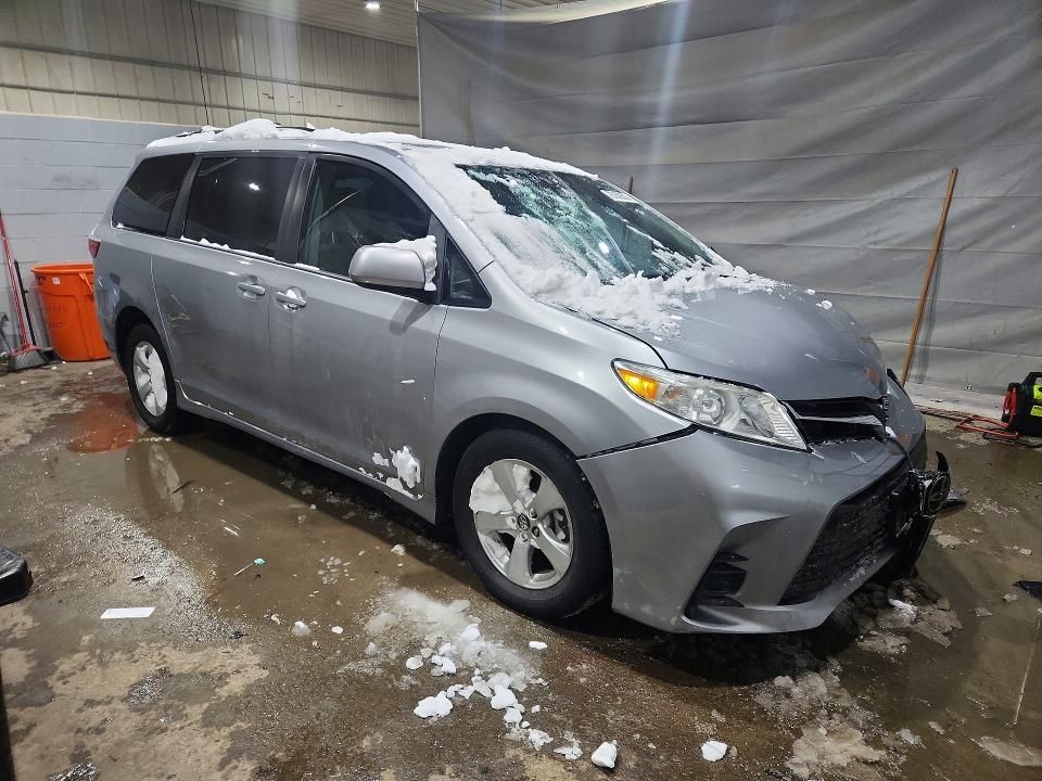 2018 Toyota Sienna le
