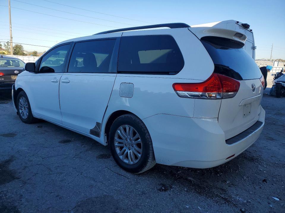 2011 Toyota Sienna xle