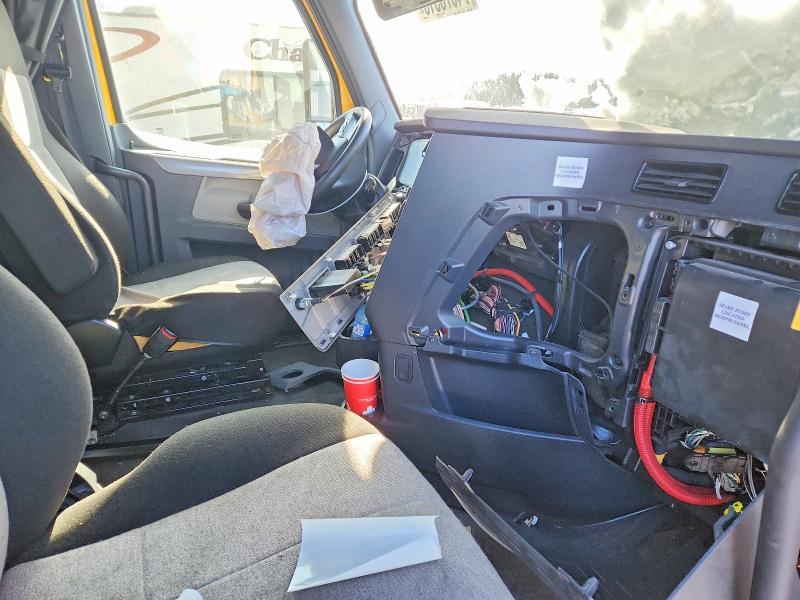 2022 Freightliner Cascadia 1-Semi Truck