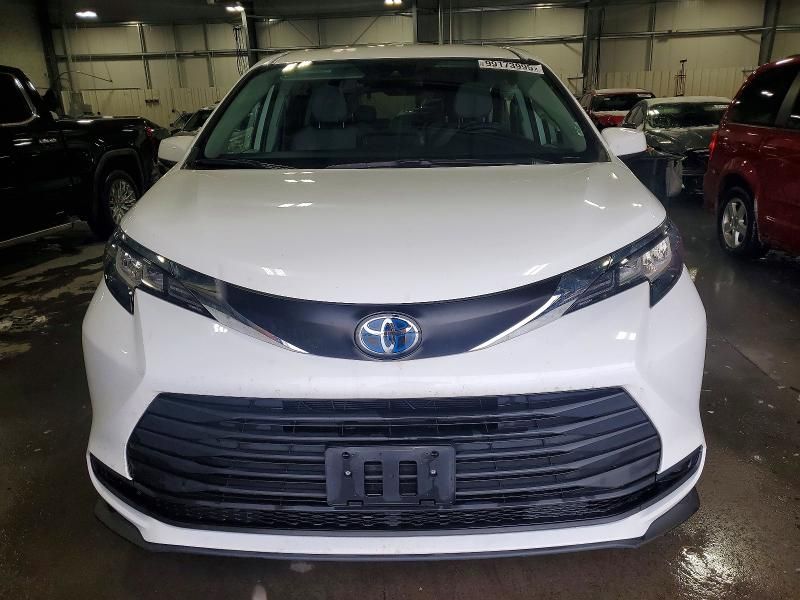 2023 Toyota Sienna le
