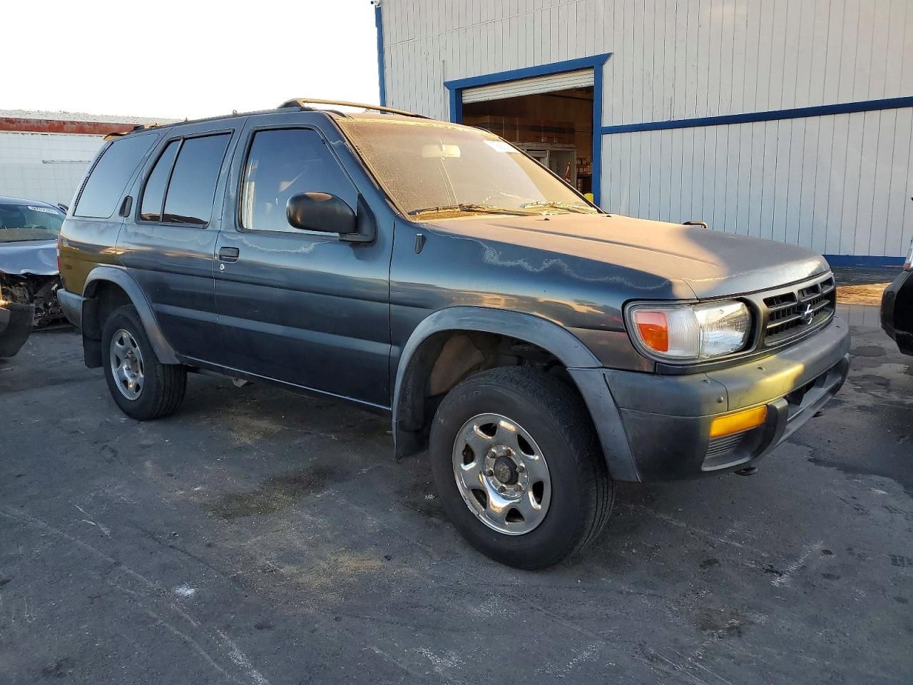 1997 Nissan Pathfinder xe