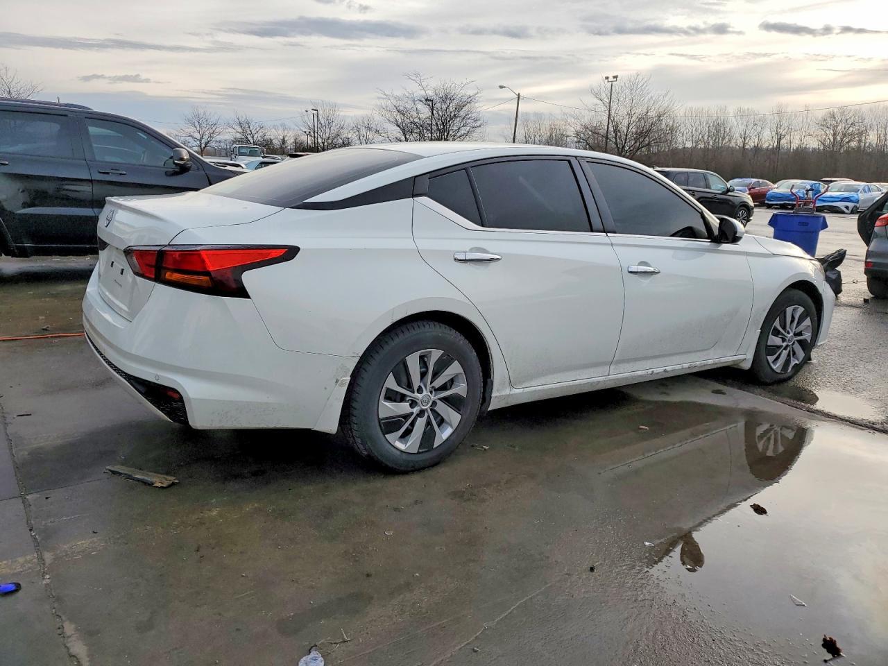 2023 Niss Altima