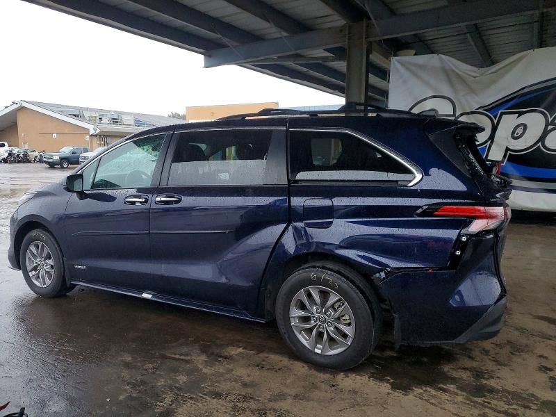 2021 Toyota Sienna xle