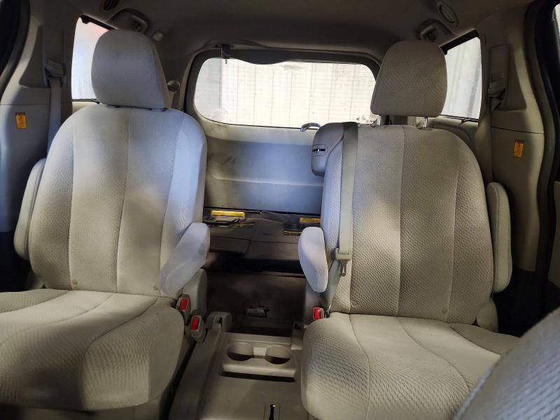 2012 Toyota Sienna le
