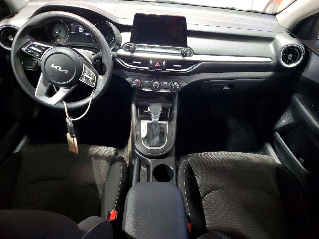 2023 KIA Forte lx