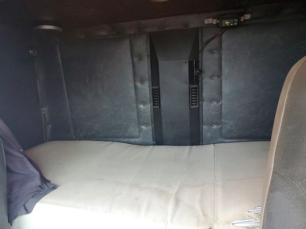1992 GMC 1992 Volvo WIA Semi Truck