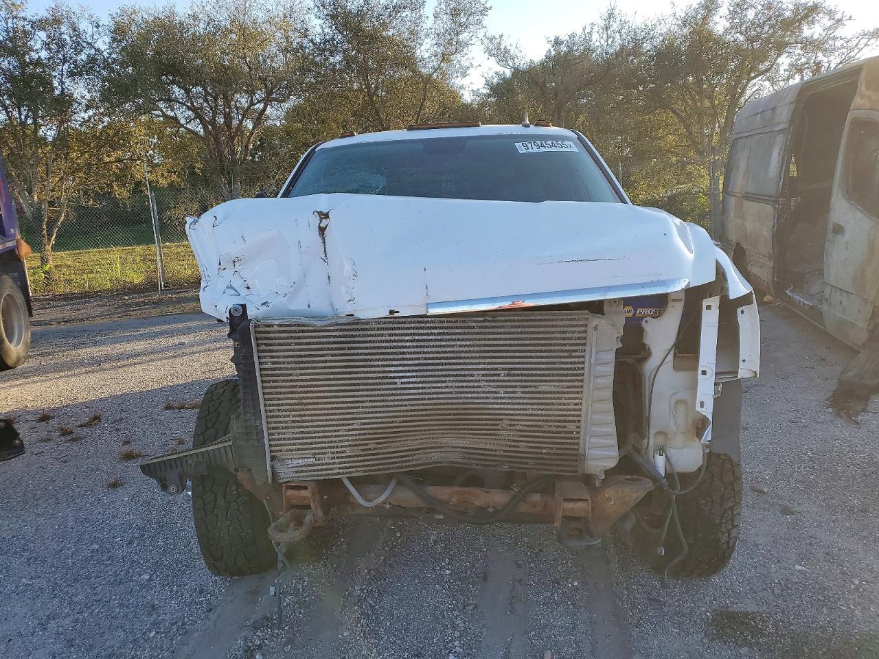 2009 Chevrolet Silverado Truck Cab AND Chassis