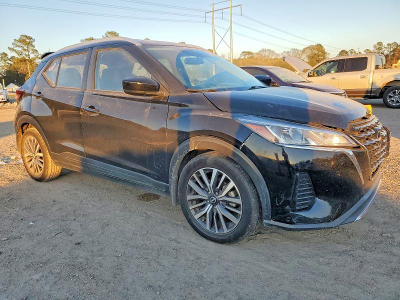 2022 Nissan Kicks sv