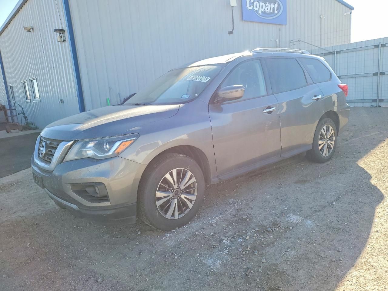 2020 Nissan Pathfinder sv