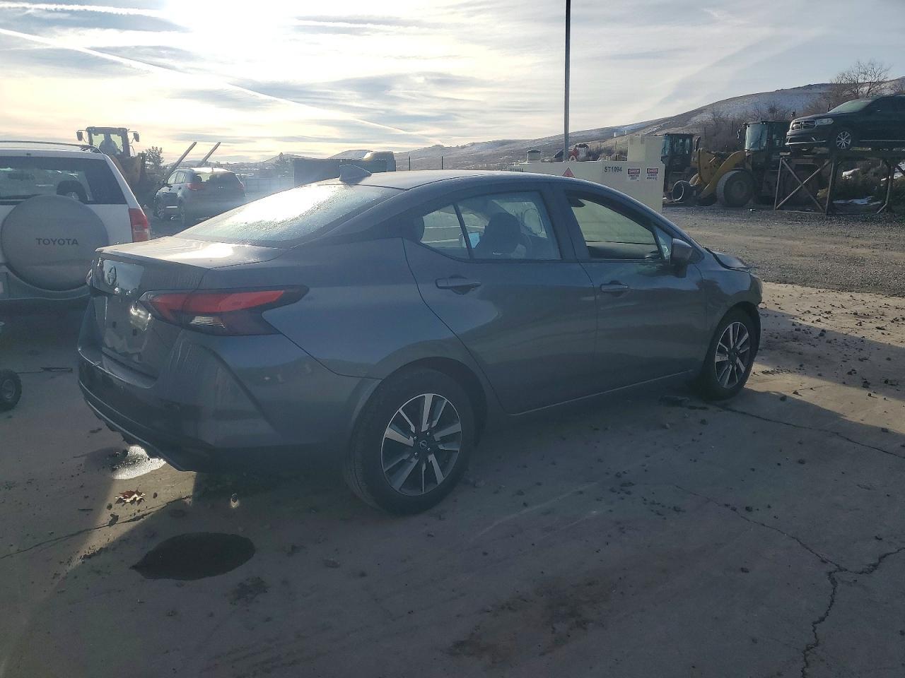2025 Nissan Versa sv