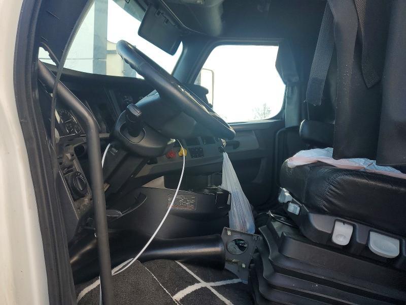 2020 Freigliner 2020 Freightliner Cascadia 126 Semi Truck