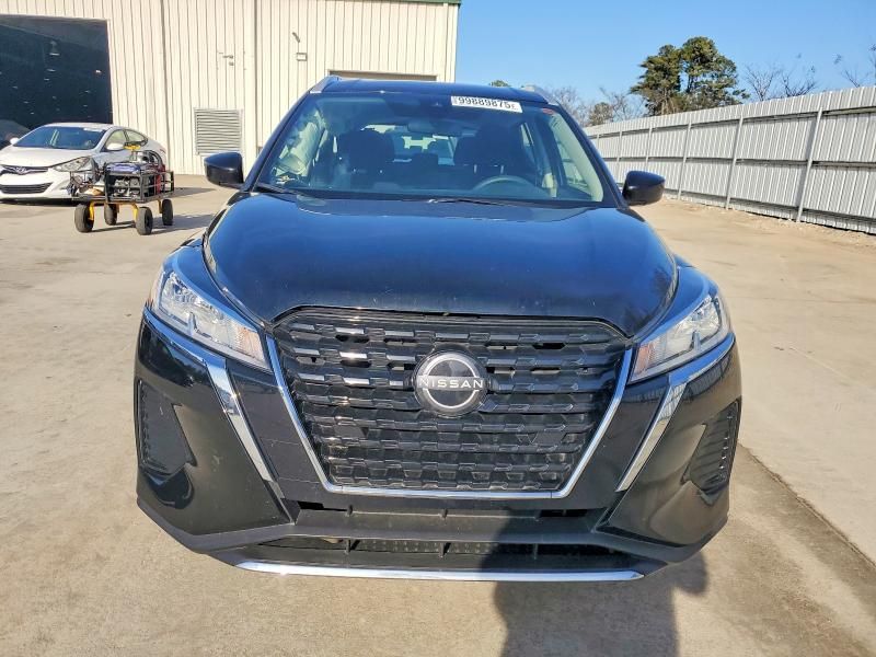 2024 Nissan Kicks sv
