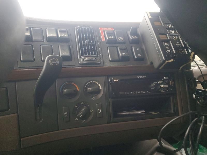 2017 Volvo VNL Semi Truck