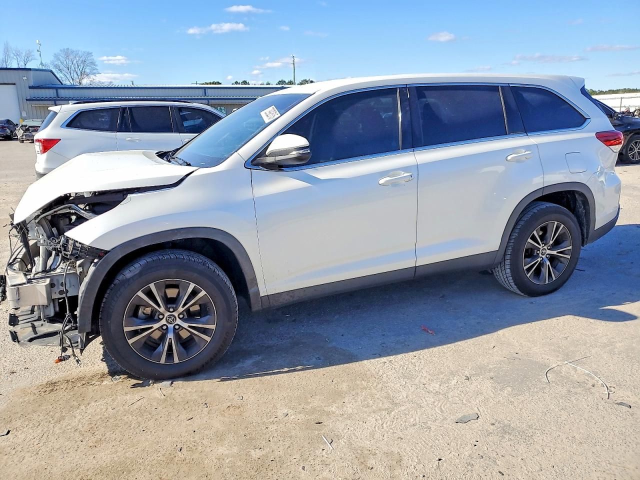 2019 Toyota Highlander le