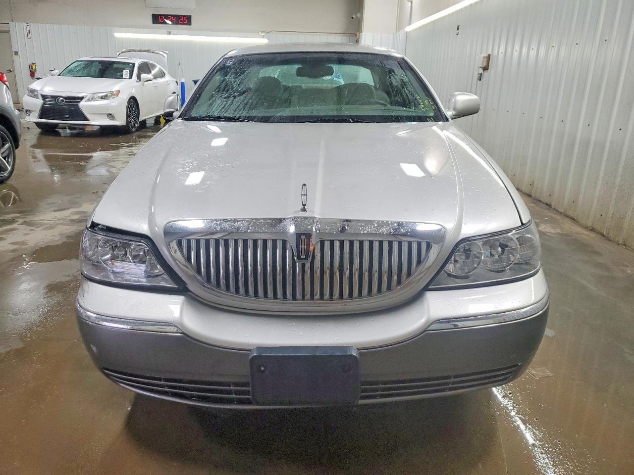 2004 Lincoln Town car Executive