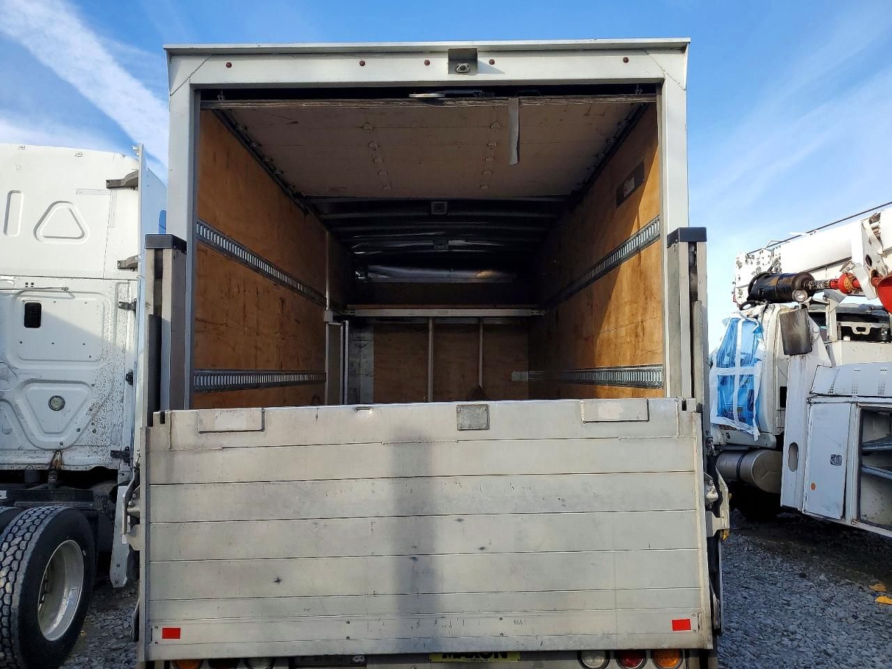 2021 Isuzu Npr hd box Truck