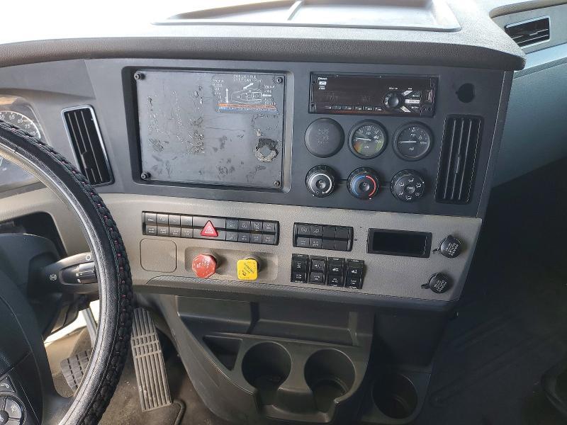 2019 Freightliner Cascadia 126 Semi Truck