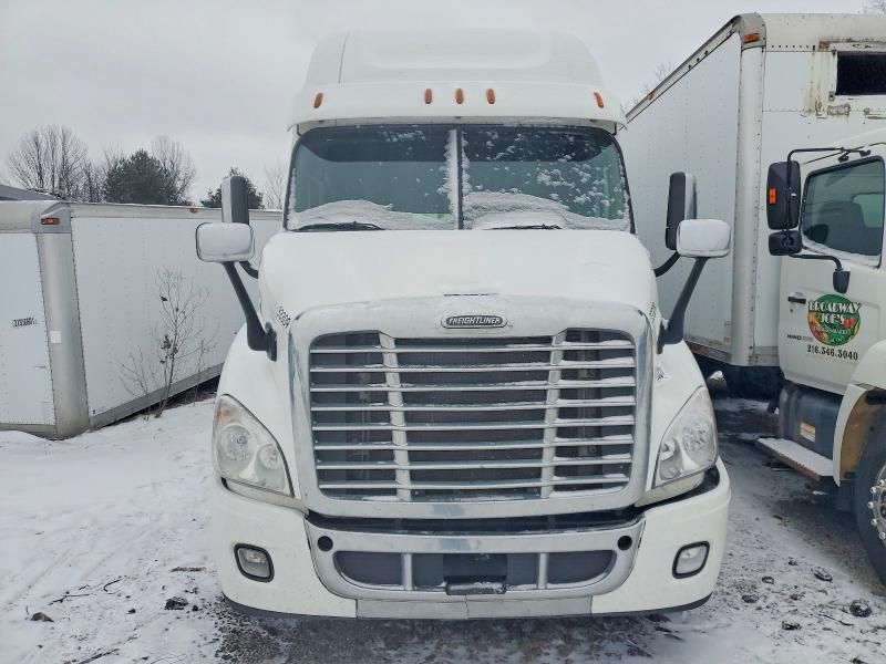 2019 Freightliner Cascadia box Truck