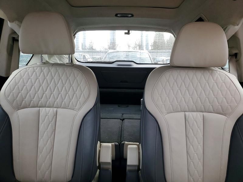 2023 BMW X7 M60i