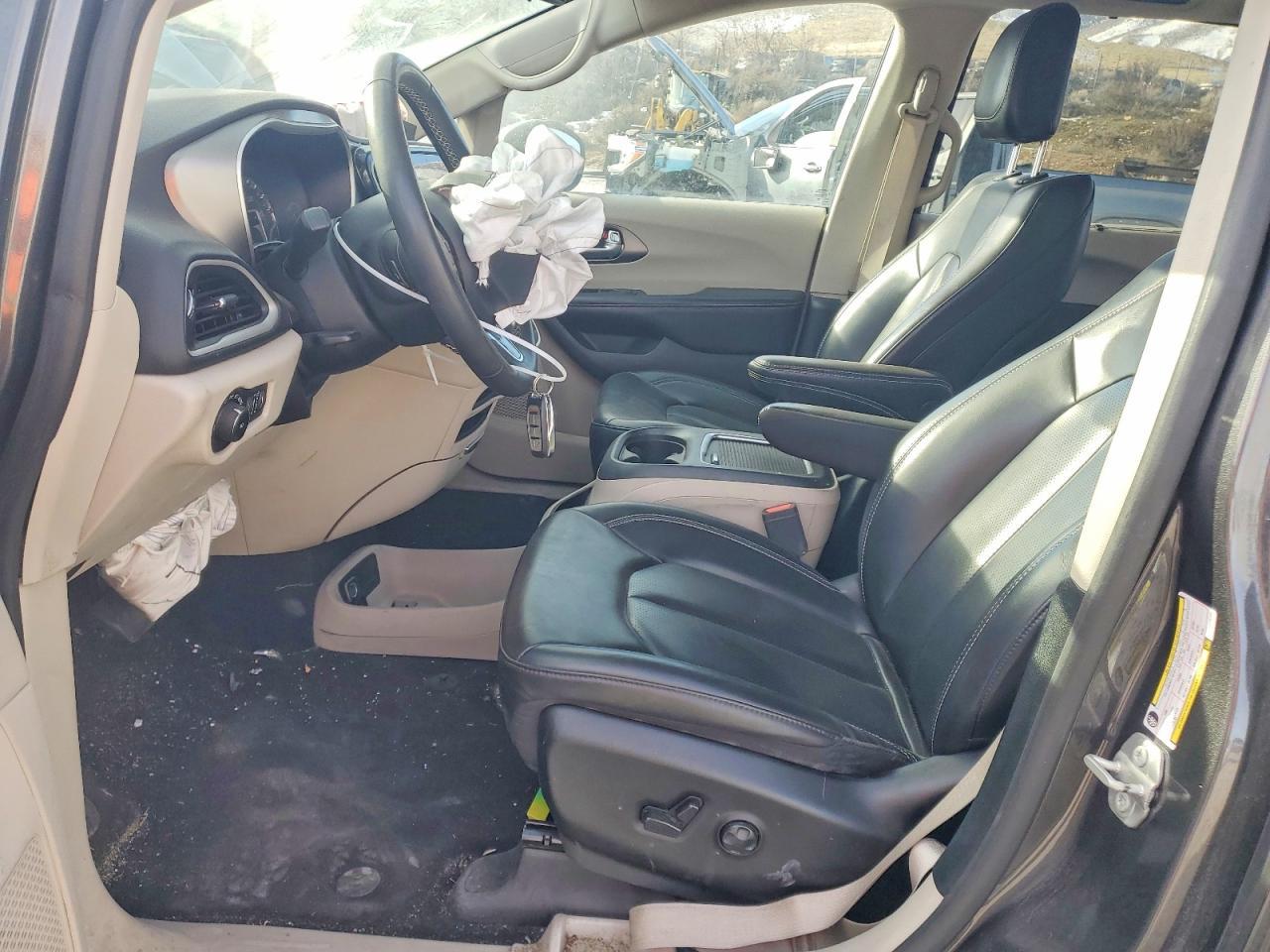 2023 Chrysler Pacifica Touring l