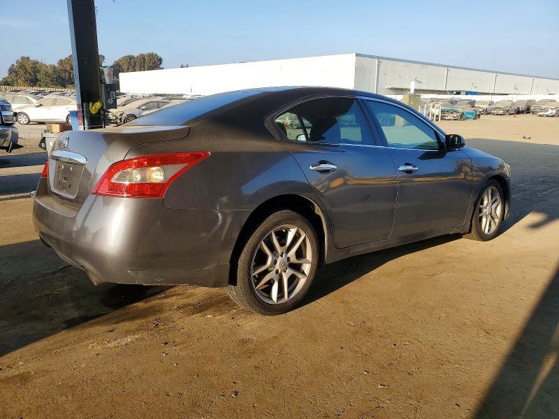 2010 Niss Maxima