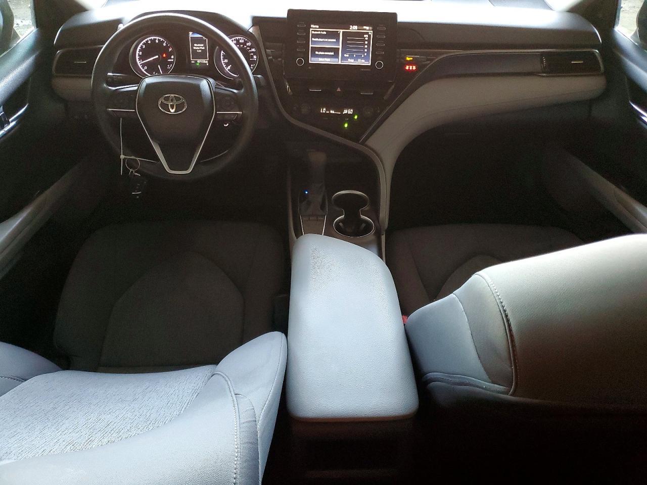 2022 Toyota Camry le